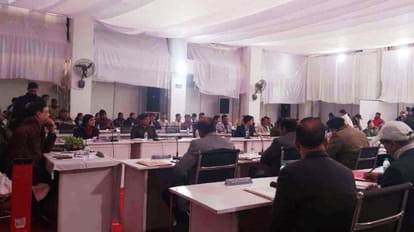 बदरीनाथ में अब मोबाइल ले जाने पर बैन, गढ़वाल आयुक्त ने जारी किए निर्देश