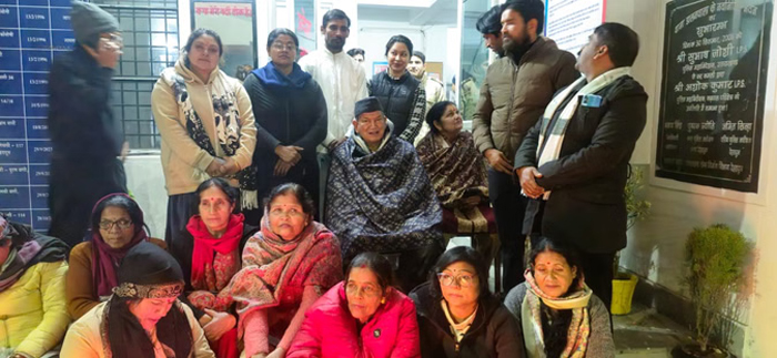 रेखा आर्या के पति के खिलाफ थाने में कांग्रेस का प्रदर्शन, हरीश रावत भी समर्थन देने पहुंचे